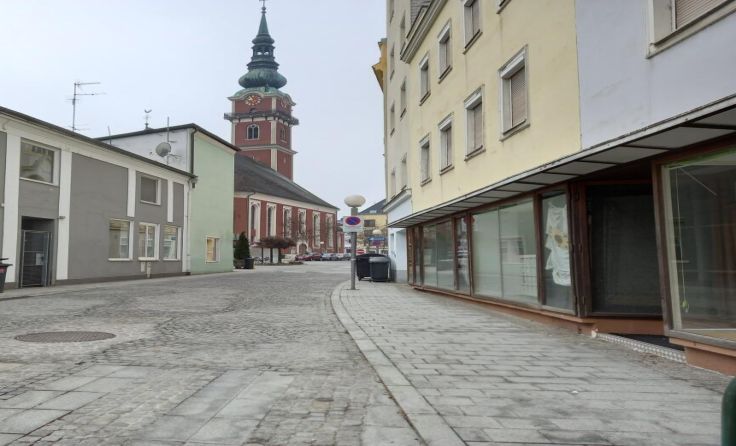 Die Einfahrt zum Kirchenplatz wird saniert. (Foto: Tips)