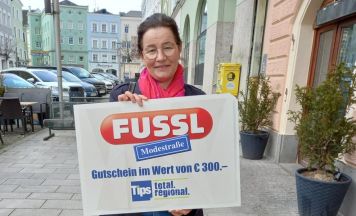 Das Tips-Glücksengerl war am Rieder Hauptplatz unterwegs