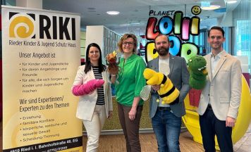 Benefiz-Puppentheater in der Weberzeile Ried