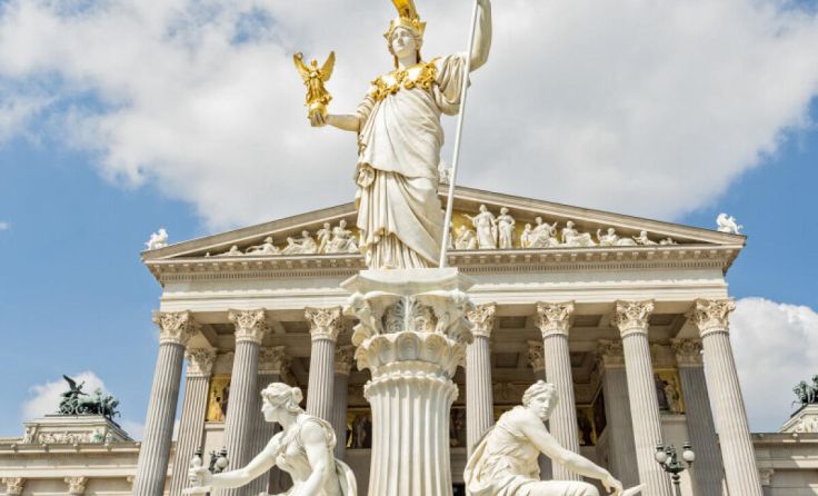 Der Pallas Athene Brunnen vor dem Parlament (Foto: privat)