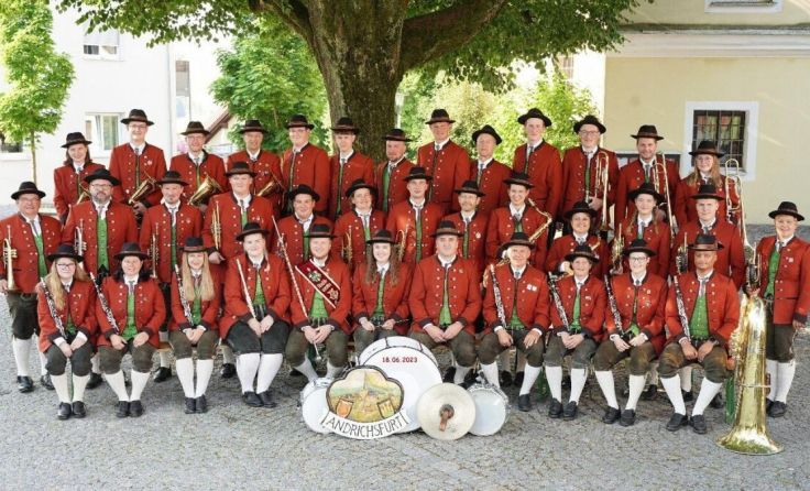 Gruppenfoto mit den Musikern (Foto: MV Andrichsfurt)