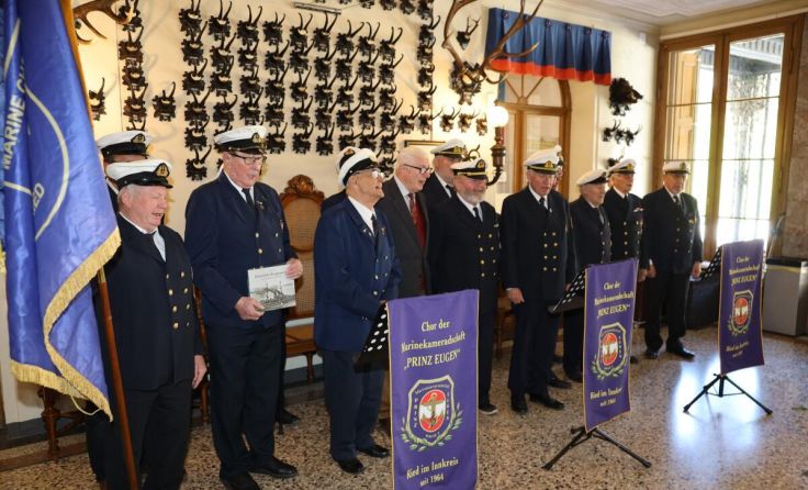 Die Gratulanten überbringen ihre musikalischen Glückwünsche. (Foto: Harald Böhm)