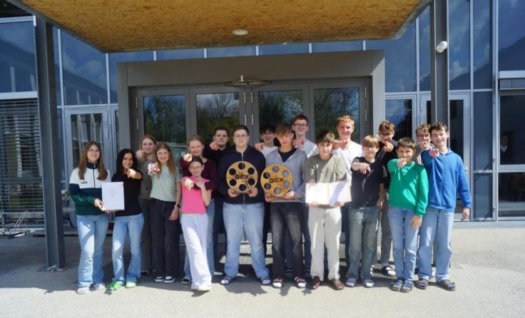 Gruppenfoto mit den Schüler der Mediendesigngruppe (Foto: Peham)