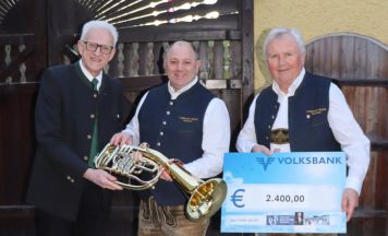 2.400 Euro und neues Instrument für Wippenhams Nachwuchs