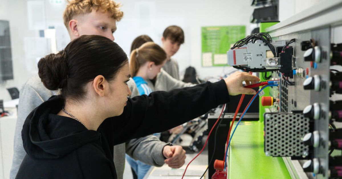 Rieder Schülerinnen blickten beim Girls Day hinter die Kulissen