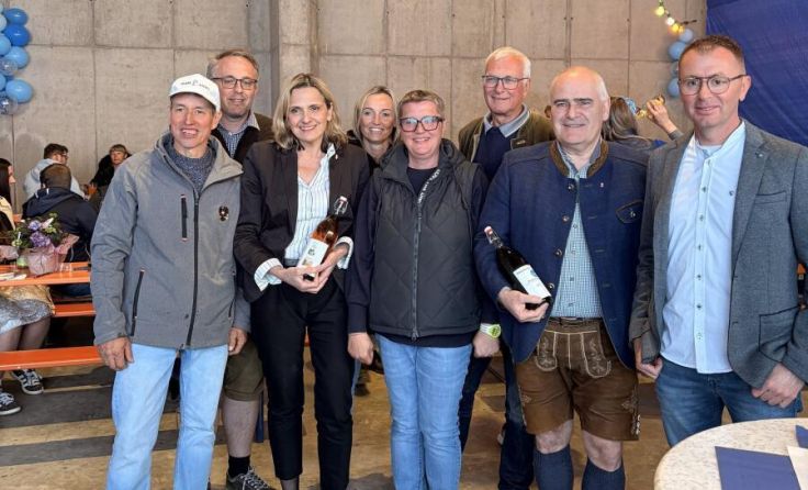 Gruppenfoto mit Dagmar Belakowitsch (3. v. l.) (Foto: FPÖ)