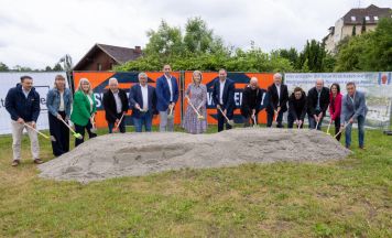 Spatenstich für die Krabbelstube in Taufkirchen