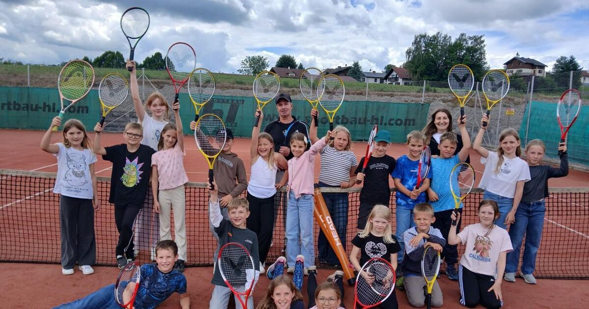 Tennis court replaces gym in Eitzing when the weather is nice
