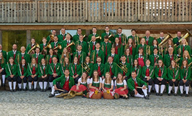 Gruppenfoto mit den Musikern (Foto: MV Waldzell)