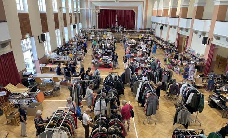 Schnäppchenjäger kommen in der Jahnturnhalle wieder auf ihre Kosten. (Foto: Turnverein Ried 1848)