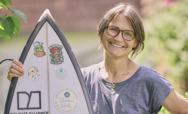 Ursula Walli hat das Surfen für sich entdeckt. (Foto: Eva Wöckl)