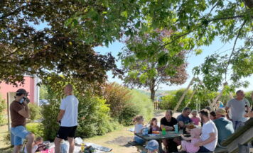 Traditionelles Vater-Kind-Picknick in Wippenham