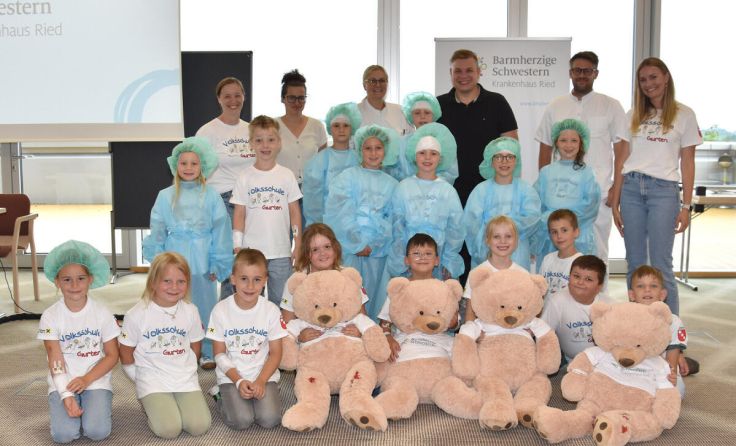 Volksschulkinder begaben sich auf eine Abenteuerreise durch das Krankenhaus. (Foto: KH BHS Ried)