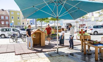 Sommerlicher Spielplatz am Rieder Stelzhamerplatz