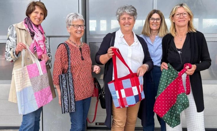 Das Nähteam mit den ersten Upcycling-Projekten für ORA in Andorf (Foto: Repair Café Ried)