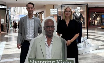 Shopping Night in der Rieder Weberzeile mit Fernseh-Star Bruce Darnell