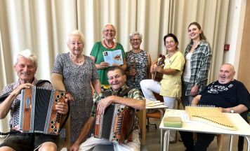 Herzerwärmende Volkskultur im Pflegeheim Ried