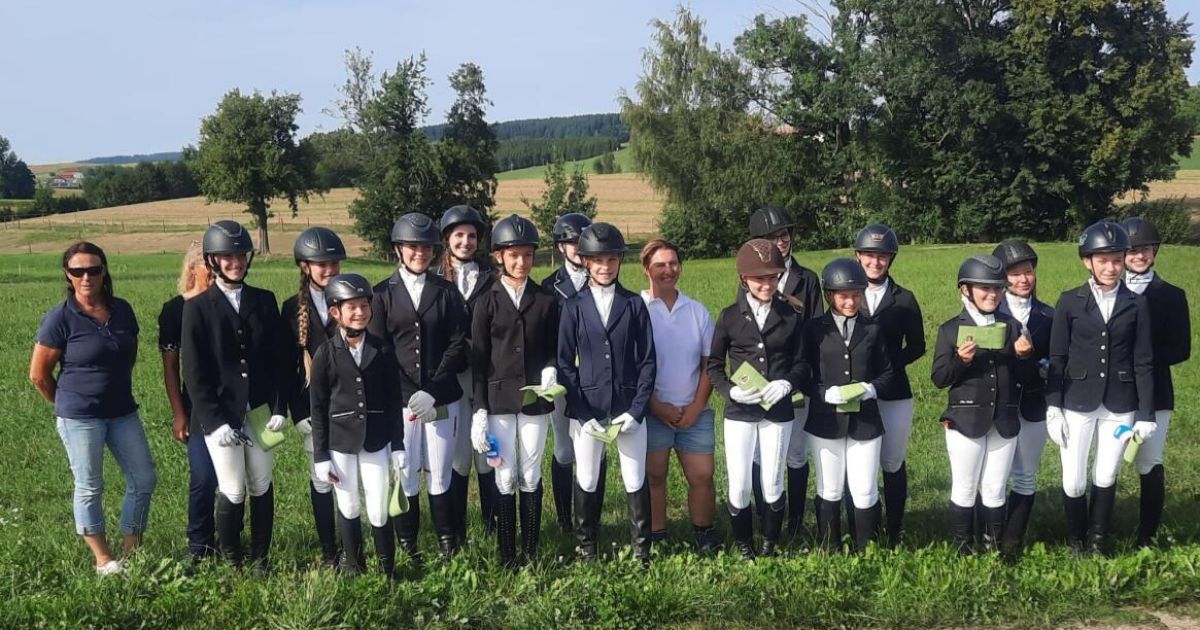 Weiße Fahne bei Reiterprüfungen in Waldzell