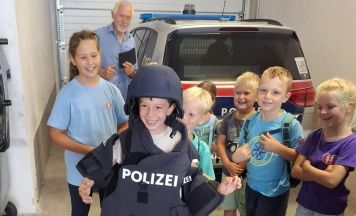 Kinderfreunde Wippenham besuchten die Polizei