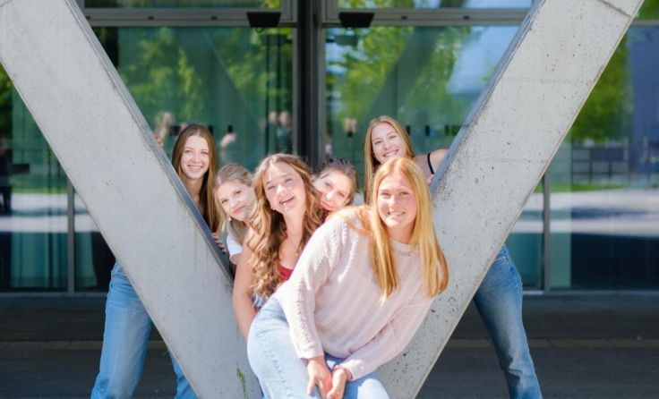 Die Schülerinnen freuen sich auf zahlreiche Besucher. (Foto: privat)