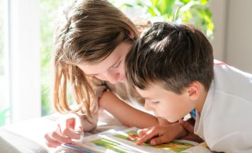 Rieder Psychologin hat einen Tipp, wenn sich Kinder beim Lesen, Schreiben oder Rechnen schwertun