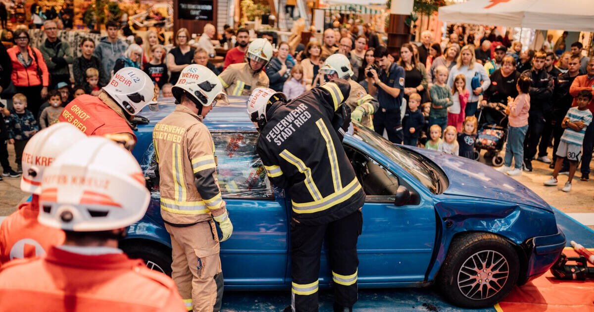 Mitmachstationen und Live-Vorführungen beim Blaulichttag in Ried