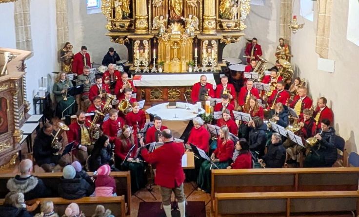 Die Musiker spielen in der Pfarrkirche auf. (Foto: privat)