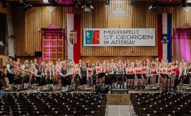 Gruppenbild mit den drei Orchestern (Foto: Haidinger-Klein)