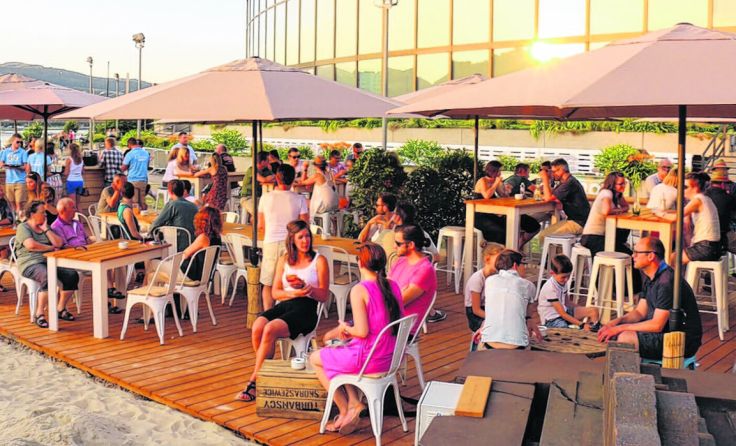 Am Strand kann man einen Arbeitstag entspannt ausklingen lassen. Foto: Sandburg