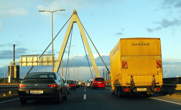 Schon jetzt kommt es auf der Steyregger Brücke regelmäßig zu Staus Foto: Vowe