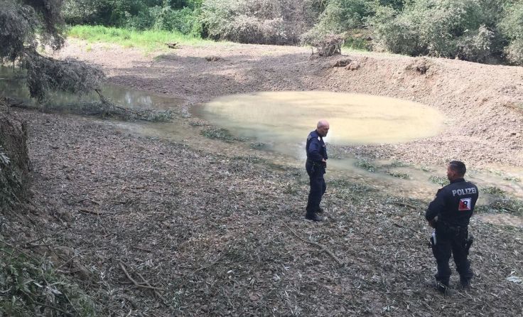 Die Explosion der Fliegerbombe hinterließ deutliche Spuren. Fotos: Polizei