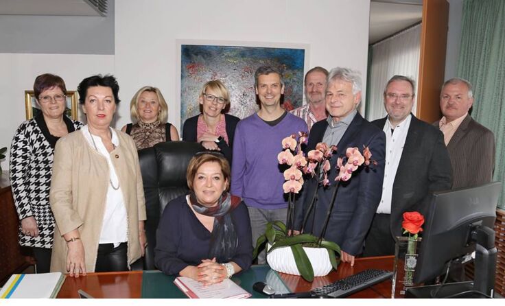 LH Stv. Mag. Karin Renner mit ihrem Team