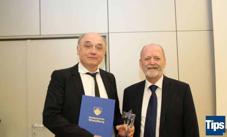 Schauspieler Karl Fischer mit Bürgermeister Günther Leichtfried. 
