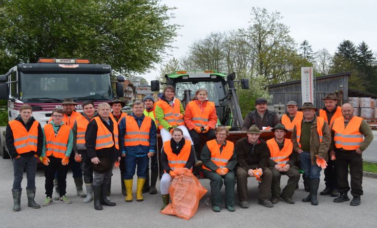 Die Teilnehmer der Flurreinigungsaktion in St. Georgen/Leys. Foto: Magg