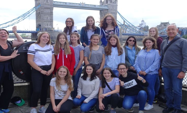 Die Schülerinnen der LFS Gaming während ihrer Englandreise.Foto: Franz Raab