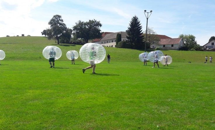 Beim Bubble Soccer Turnier.Foto: Rudolf Ebner/JVP 