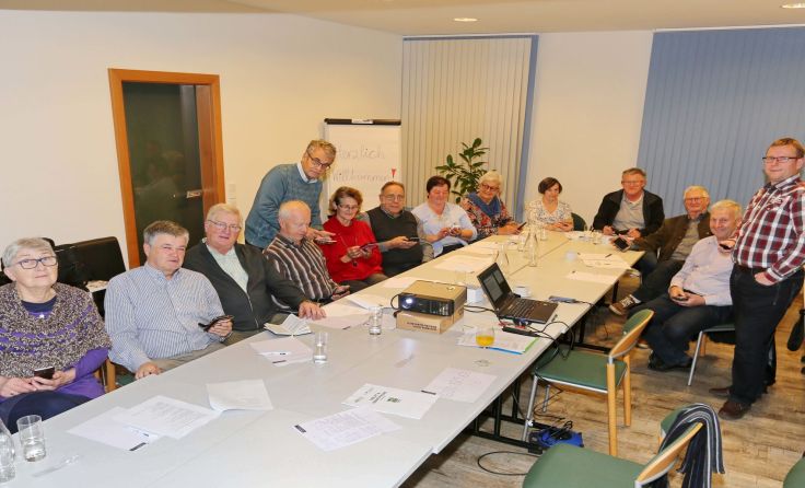 Während des Smartphonekurses in Scheibbs.Foto: Erich Auert