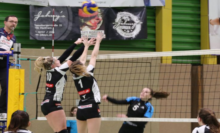 Am Block: Sarah Kastenberger (10) und Simone Luksch (1). Foto: Martin Wenighofer