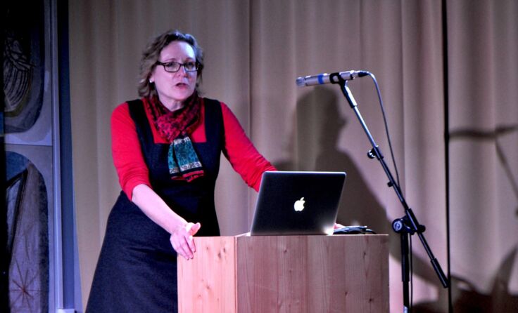 Karin Hartenstein bei ihrem Vortrag. Foto: Waldviertel Akademie