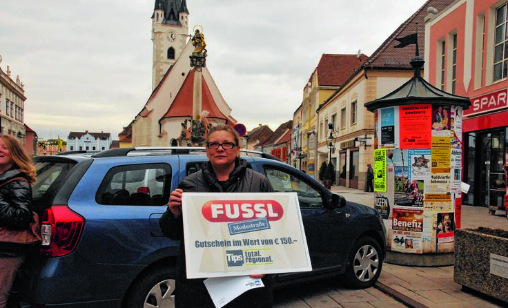Die glückliche Gewinnerin des 150-Euro-Gewinngutscheines: Roswitha Saint-Georges Foto: LenO