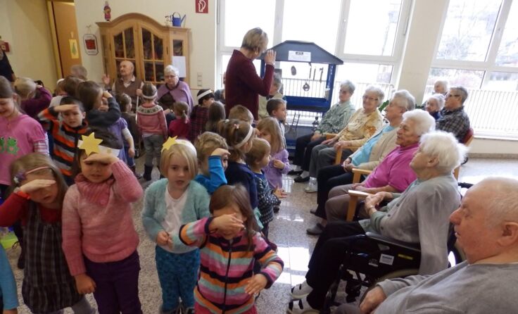 Die lustige Truppe beim gemeinsamen Feiern. Foto: Marinko Perka