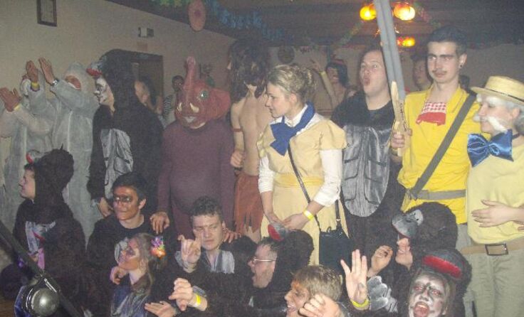 Lustiges Treiben am Goggitscher Lumpenball. Foto: Gasthaus Popp