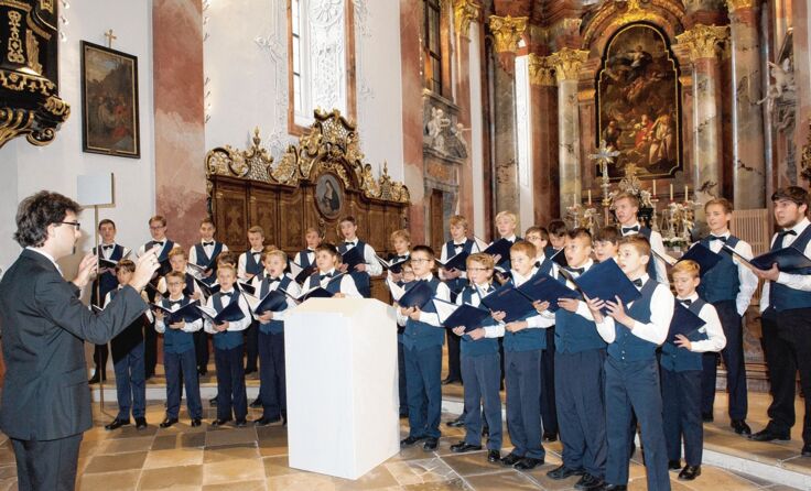 Mit ihren wohligen Klängen verzaubern die Sängerknaben ihr Publikum. Foto: M. Jarmer