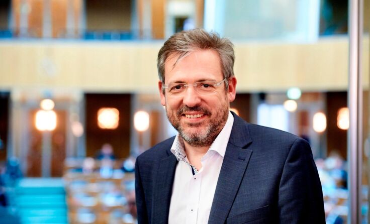 Der Garser Werner Groiß im Plenarsaal Foto: Parlament
