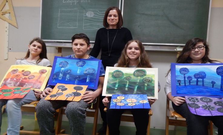 Die stolzen Schüler mit ihren gelungenen Werken. Foto: Pansilva