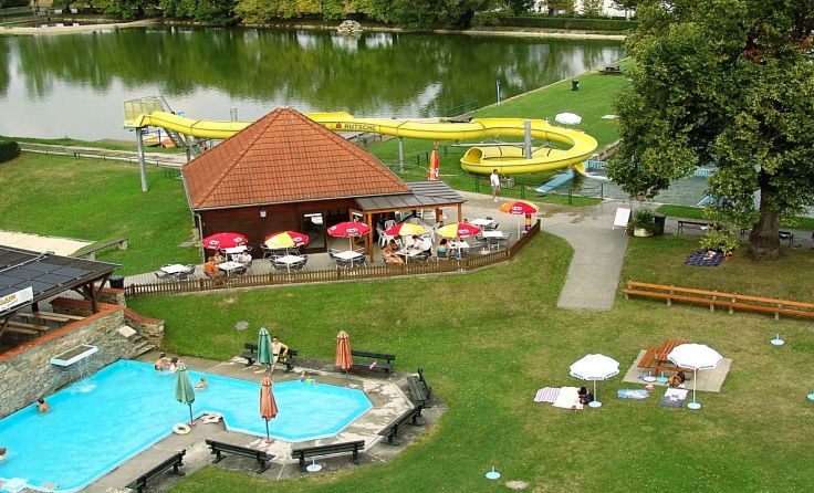 Am ersten Ferientag gibt es gratis Eintritt zum Badfest im Horner Freibad. Foto: A. Bergbauer