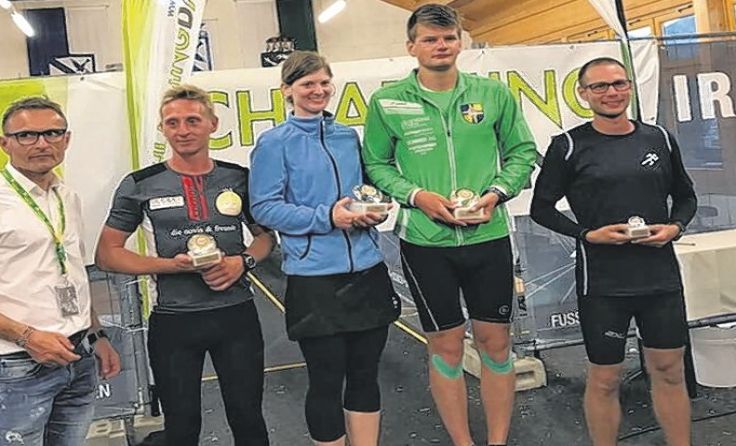Lukas Hießmair (2.v.r.) sicherte sich überlegen den Klassensieg.