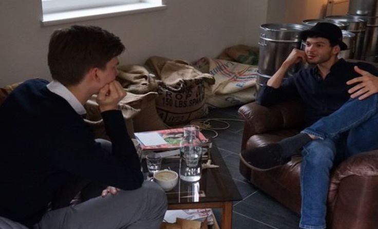 Besuch des Waldviertler Spitzenkandidaten für NEOS, Douglas Hoyos, bei Salatkaffee in St. Bernhard.
