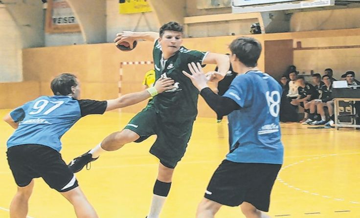 Sebastian Hutecek (Mitte) hatte großen Anteil am Erfolg seiner Mannschaft. Foto: Hans Siedler