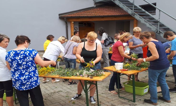 Die Mitarbeiter fleißig am Werken........ Fotos: Hilfswerk NÖ